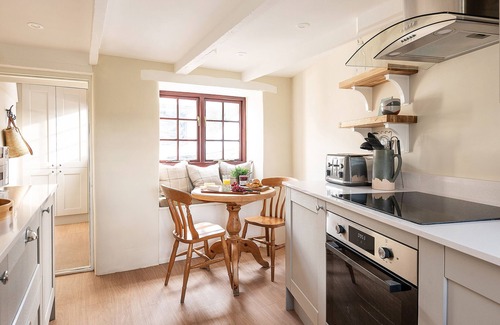Port Isaac Cottage | SWALLOW COTTAGE, pet friendly, with open fire in Port Isaac