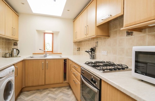 Thornthwaite Cottage | SWALLOW'S NEST, pet friendly, with a garden in Braithwaite