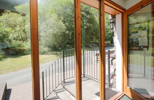 Thornthwaite Cottage | SWALLOW'S NEST, pet friendly, with a garden in Braithwaite