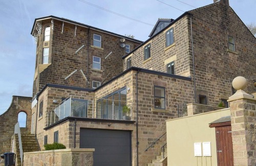 Matlock Apartment | 'Swallow View' A large luxury Apart. with stunning views over Matlock