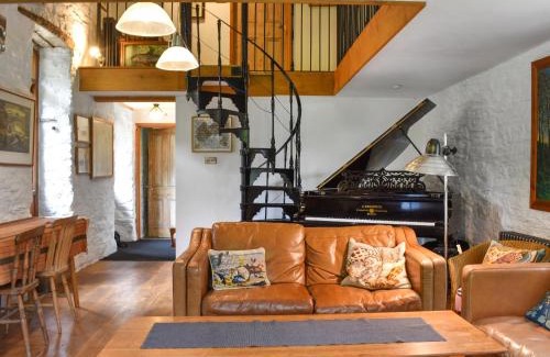 Lower Trengale House | Swallows Barn
