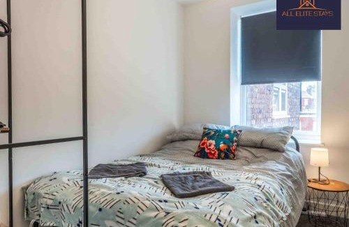 Liverpool Apartment | Swan House Apartment 2 - 1 Bed Apartment - Sleeps up to 4 - Free Parking - Liverpool - close to city centre - By ALL ELITE STAYS