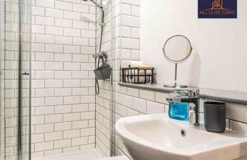 Liverpool Apartment | Swan House Apartment 4 - 1 Bed Apartment - Sleeps up to 4 - Free Parking - Liverpool - close to city centre - By ALL ELITE STAYS