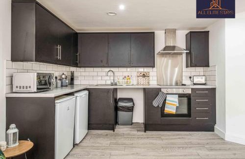 Liverpool Apartment | Swan House Apartment 9 - 2 Bed Apartment - Sleeps 6 - Free Parking - Liverpool - close to city centre - By ALL ELITE STAYS