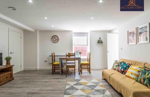 Liverpool Apartment | Swan House Apartment 9 - 2 Bed Apartment - Sleeps 6 - Free Parking - Liverpool - close to city centre - By ALL ELITE STAYS