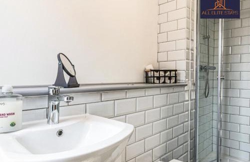 Liverpool Apartment | Swan House Apartment 9 - 2 Bed Apartment - Sleeps 6 - Free Parking - Liverpool - close to city centre - By ALL ELITE STAYS