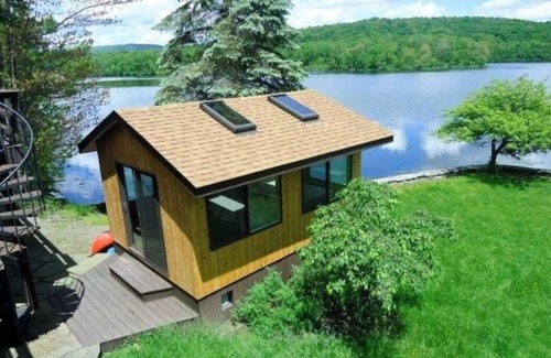 Swan Lake House | Swan Lake paradise with amenities galore