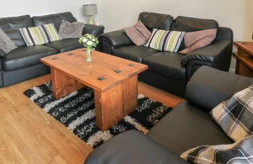 Otterburn Cabin | SWAN LODGE, pet friendly, character holiday cottage in Otterburn