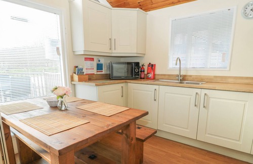 Otterburn Cabin | SWAN LODGE, pet friendly, character holiday cottage in Otterburn