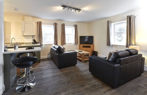 Swindon Apartment | Swan Place by Viridian Apartments