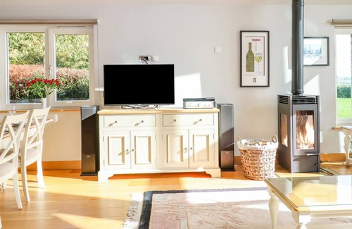Eleighwater Cottage | SWANDOWN, 11 THE CYGNET, with pool in Cricket St. Thomas