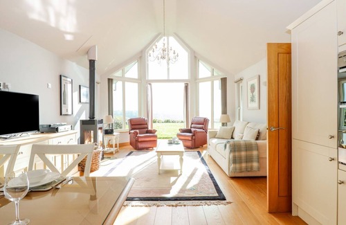 Eleighwater Cottage | SWANDOWN 11 THE CYGNET, with pool in Cricket St. Thomas