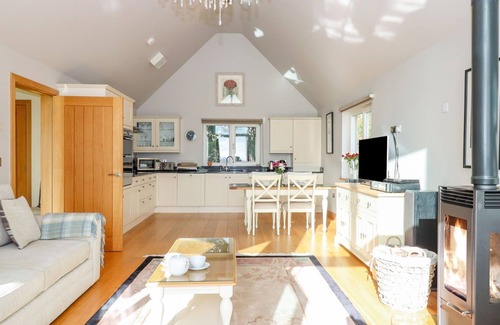 Eleighwater Cottage | SWANDOWN 11 THE CYGNET, with pool in Cricket St. Thomas