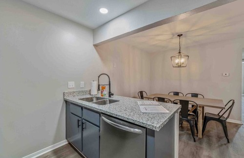 Southwood Valley Apartment | Swanky AgPad - less than 10 min to Kyle field