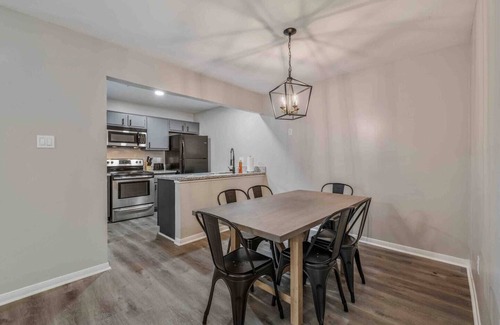 Southwood Valley Apartment | Swanky AgPad - less than 10 min to Kyle field