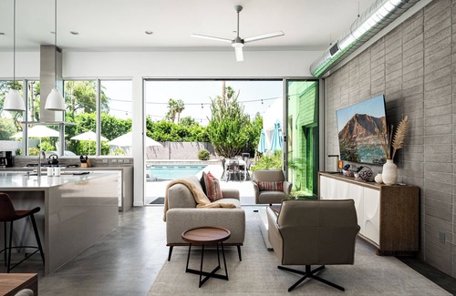 Fashion Square House | Swanky & Stylish Old Town Luxe Retreat