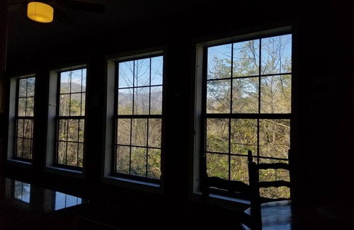 Sautee Nacoochee House | Swann's View - Newly remodeled in 2021 with amazing mountain views!