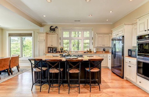 Big Canoe House | Sweeping mountain views and community amenities! - Chasing Chipmunks