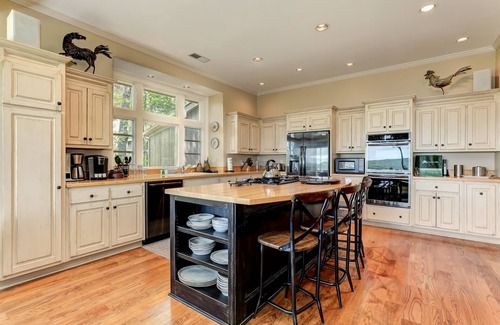 Big Canoe House | Sweeping mountain views and community amenities! - Chasing Chipmunks