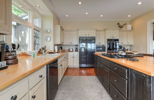Big Canoe House | Sweeping mountain views and community amenities! - Chasing Chipmunks