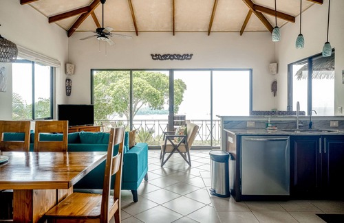 Dominical House | Sweeping ocean views, private infinity edge pool, & short walk to beach