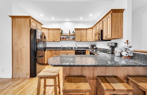 Newry Ski Chalet | Sweeping Sunday River VIEWS! Hottub! Game Room!