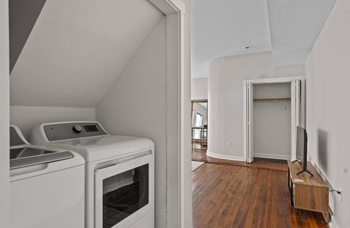 Mount Auburn Condo | Sweeping Views in Bright and Spacious Loft in OTR