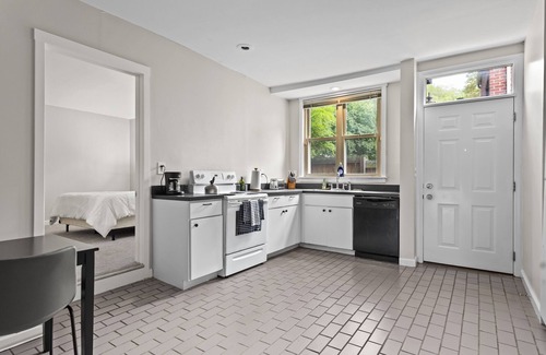 Mount Auburn Condo | Sweeping Views in Bright and Spacious Loft in OTR