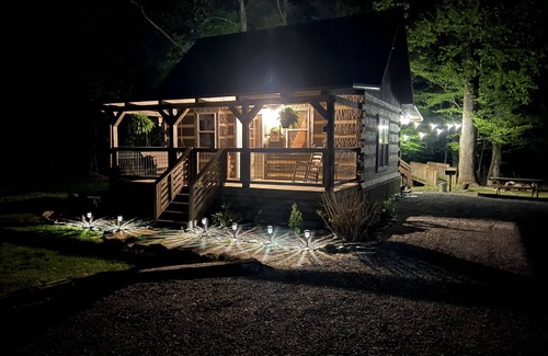 Cosby Cabin | Sweet - 2 Bedrooms, 2 Baths, Sleeps 6 Cabin by RedAwning
