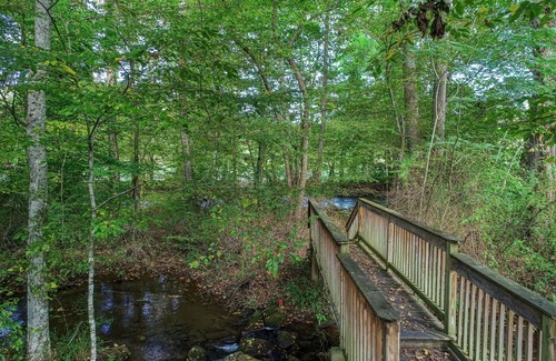 Cosby Cabin | Sweet - 2 Bedrooms, 2 Baths, Sleeps 6 Cabin by RedAwning