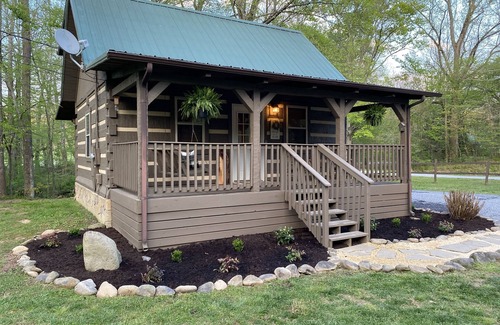 Cosby Cabin | Sweet - 2 Bedrooms, 2 Baths, Sleeps 6 Cabin by RedAwning