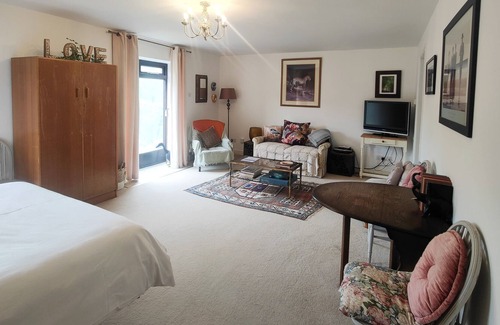 Cheltenham Apartment | Sweet Apartment nestled in the Cotswolds