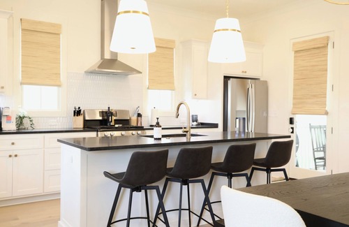 Oxford Cottage | Sweet Baby Magnolia at The Lamar.Charming Cottage By the Square near Campus!