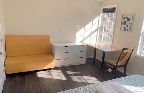 Downtown Baltimore House | Sweet bedroom located central of downtown