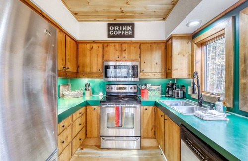 Plymouth House | Sweet chalet with private hot tub, firepit, game room & minibar