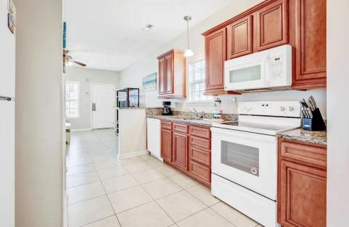 Myrtle Beach Apartment | Sweet Cottage by the Amazing Beach 370