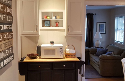 Monticello Cottage | Sweet Cottage in Private Family Resort with Beach, Pool and Lake Freeman Access