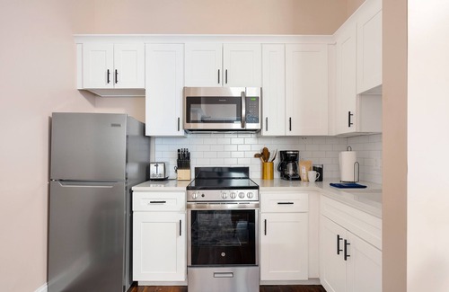 Downtown Charleston Apartment | Sweet Couples Retreat at The Vesper Suite