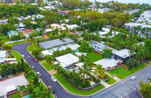 Palm Cove Cottage | Sweet Creek Cottage, Palm Cove - 200m to Beach, Heated Pool, Bikes, Pets Welcome