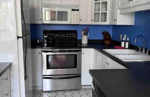 Southern Coast Apartment | Sweet Downtown Saco Retreat