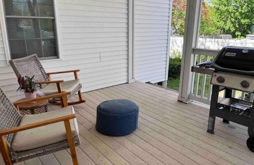 Southern Coast Apartment | Sweet Downtown Saco Retreat
