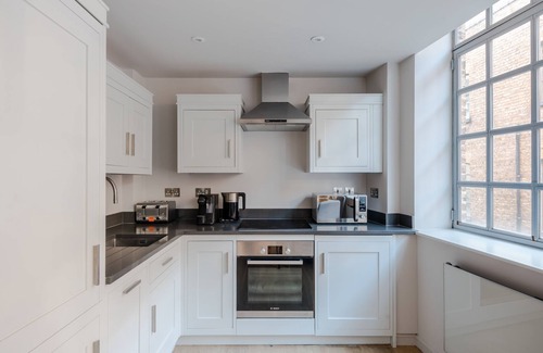 Clerkenwell Apartment | Sweet Dreams - Farringdon - by Frankie Says