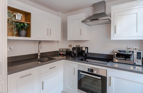 Clerkenwell Apartment | Sweet Dreams - Farringdon - by Frankie Says