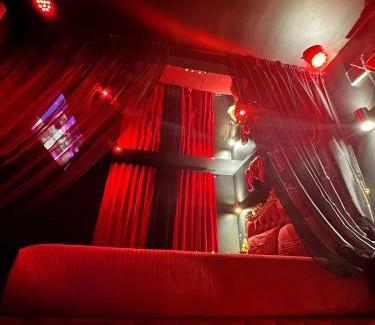 Villeneuve-le-Roi House | SWEET DREAMS Love room & Spa