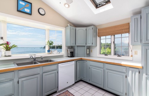 Snug Harbor House | Sweet Family Cottage on Beautiful Potter's Pond in East Matunuck