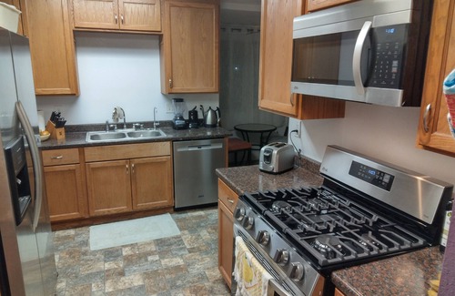 Riverside House | Sweet Garden Bungalow with No Extra Fees
