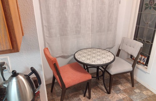 Riverside House | Sweet Garden Bungalow with No Extra Fees