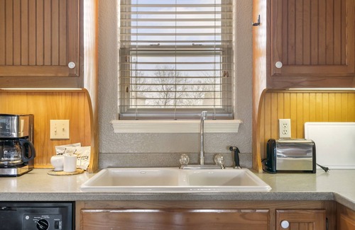 Branson West Condo | Sweet Golf Condo in a Gated Community near Silver Dollar City