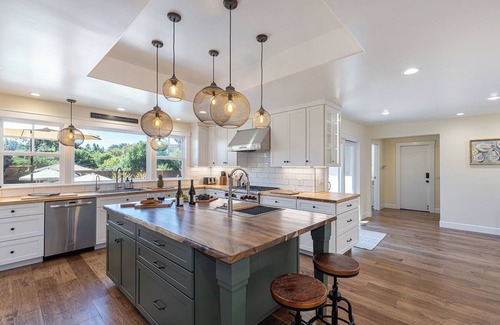 Sebastopol House | Sweet Haven Relaxing Countryside Retreat, Saltwater Pool, Spa, BBQ