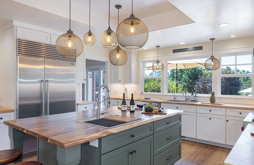 Sebastopol House | Sweet Haven Relaxing Countryside Retreat, Saltwater Pool, Spa, BBQ